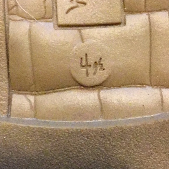 Sam Edelman Gold Flip Flops - Size 4.5 - Picture 4 of 4